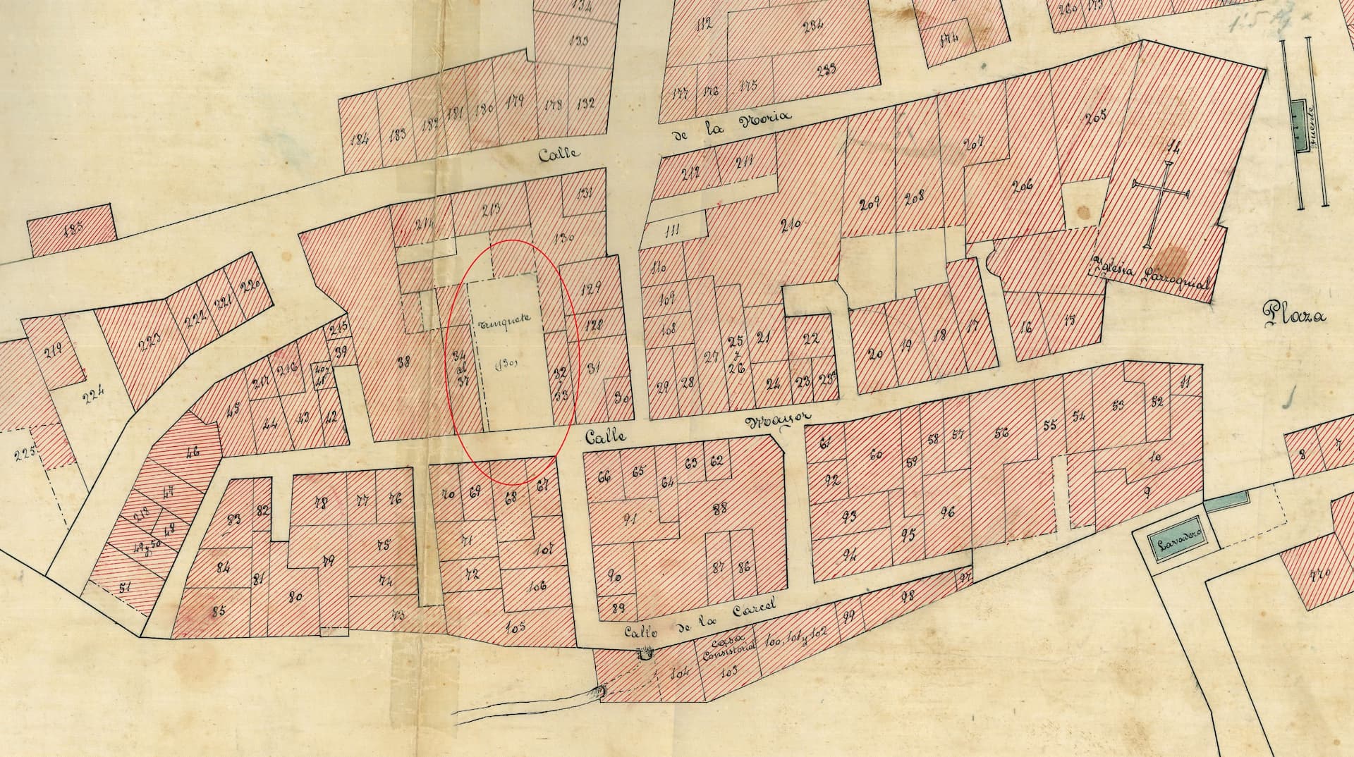 Fragment del &ldquo;Plano Parcelario del pueblo de Cenia&rdquo; on est&agrave; marcat amb un oval roig la ubicaci&oacute; de l&rsquo;antic Trinquet de la S&eacute;nia, un solar sense edificar, amb la indicaci&oacute; de &ldquo;Trinquete&rdquo;. Principis del segle XIX. Font: Arxiu municipal de la S&eacute;nia.