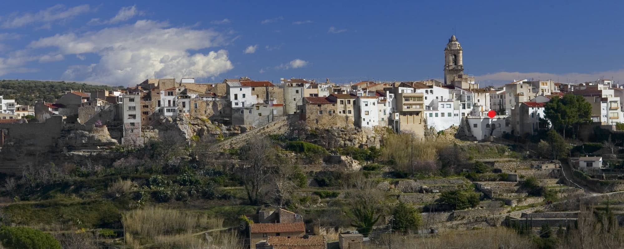 Vista de la S&eacute;nia des del riu. Us trobeu al punt marcat en roig. Font: Diputaci&oacute; de Tarragona.