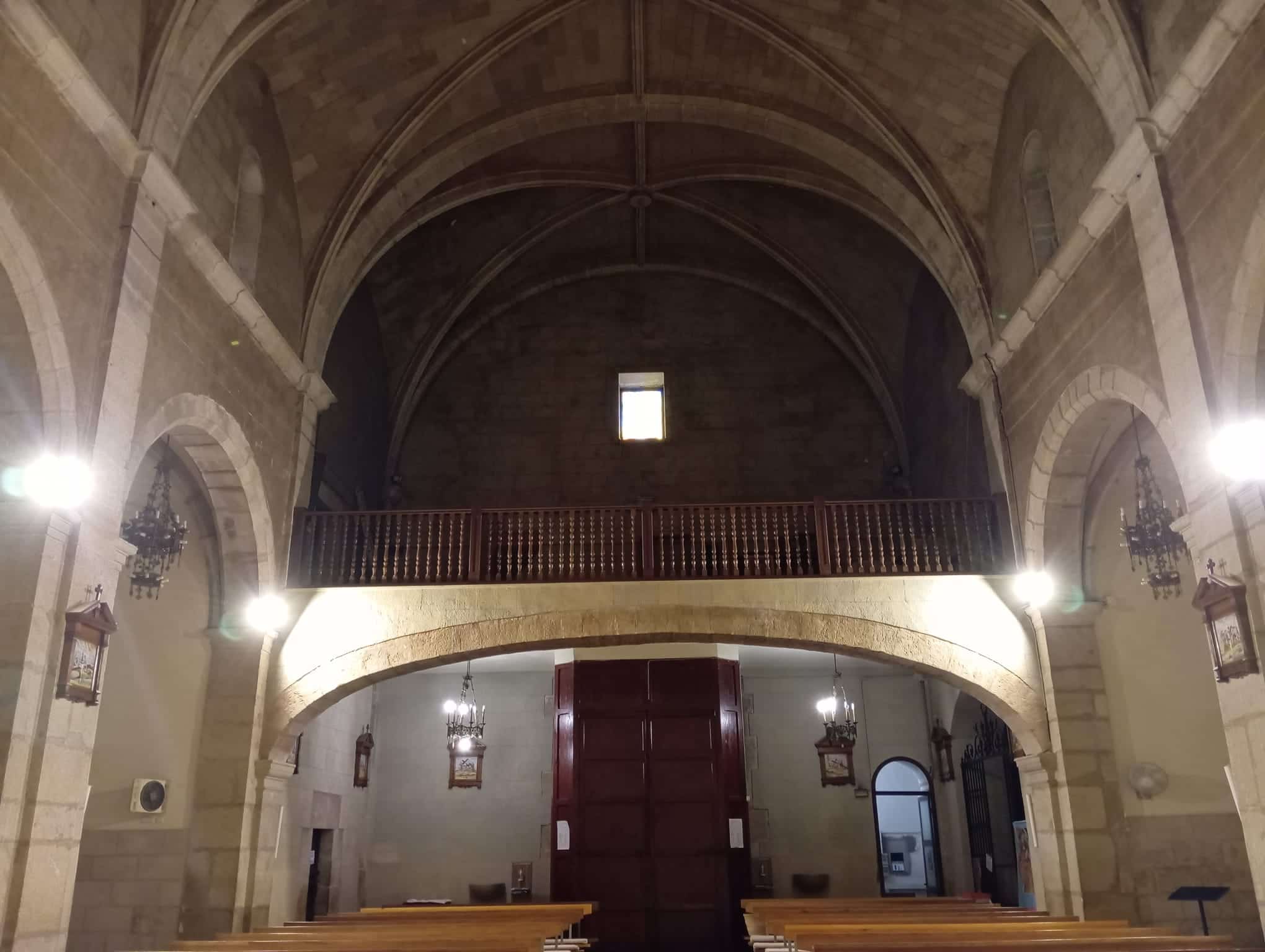 Arc carpanell que sustenta el cor a l&rsquo;entrada de l&rsquo;esgl&eacute;sia. Any 2025. Font: Centre d&rsquo;Estudis Seniencs.